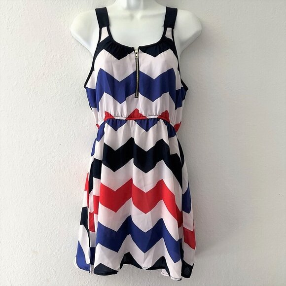 RUE 21 ZIG ZAG SWIMSUIT COVERUP - Picture 1 of 8